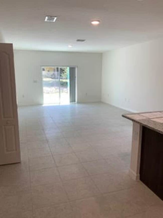 Building Photo - Beautiful 3 Bedroom, 2 Bath Home