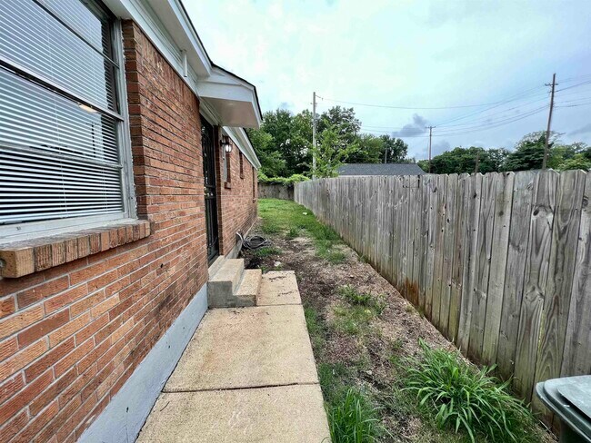 Building Photo - 767 Tanglewood St