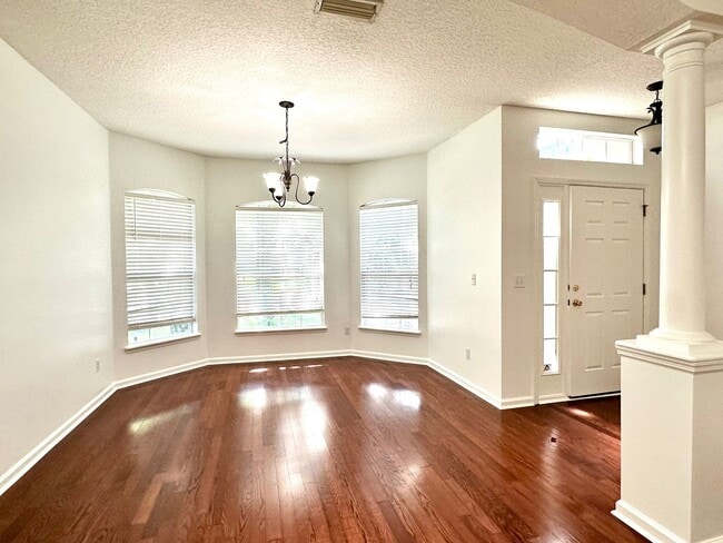 Building Photo - North Hampton! Amenities Galore! 4 Bed, 3 ...