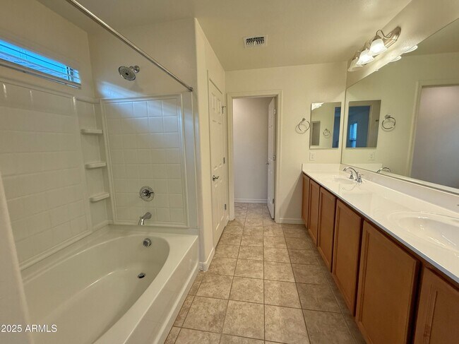 Building Photo - 3916 S 58th Ln