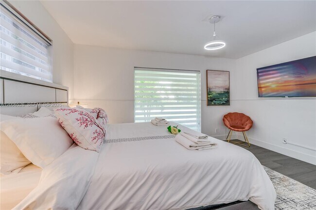 Building Photo - 4212 Van Buren St