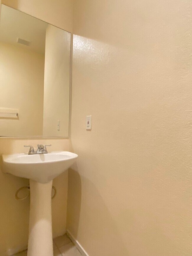 Building Photo - 5855 Lee Fairy Ct