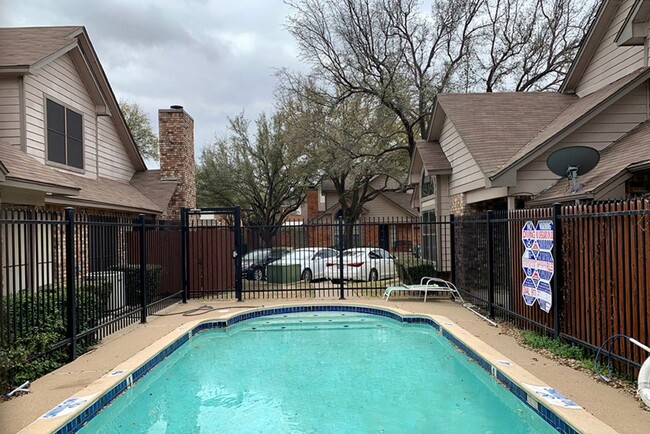 Building Photo - Quiet area in Coppell!