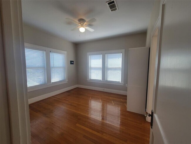 Building Photo - 2406 Huldy St