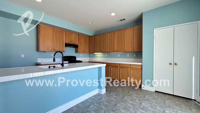 Building Photo - 5 Bedroom, 3.5 Bathroom Victorville Home w...