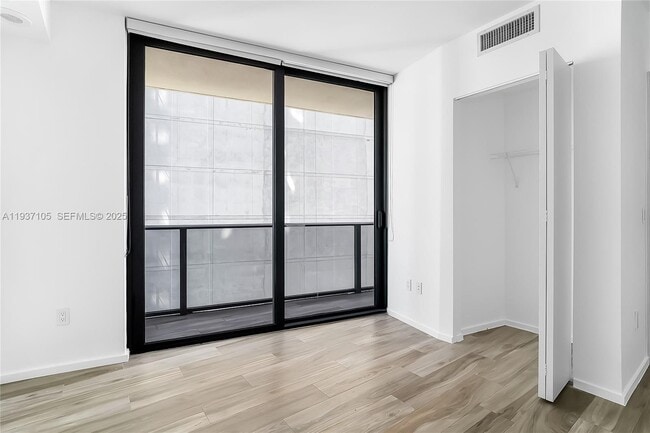 Building Photo - 801 S Miami Ave