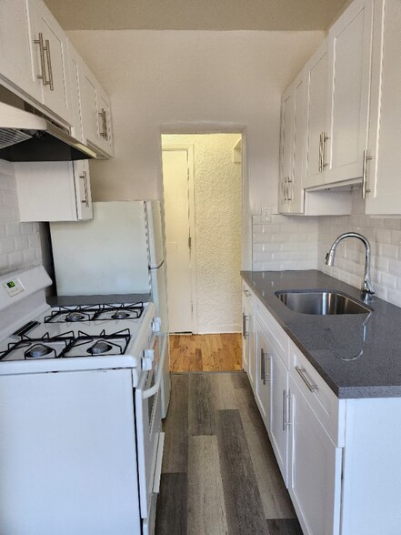 Building Photo - 1845 N Gramercy Pl