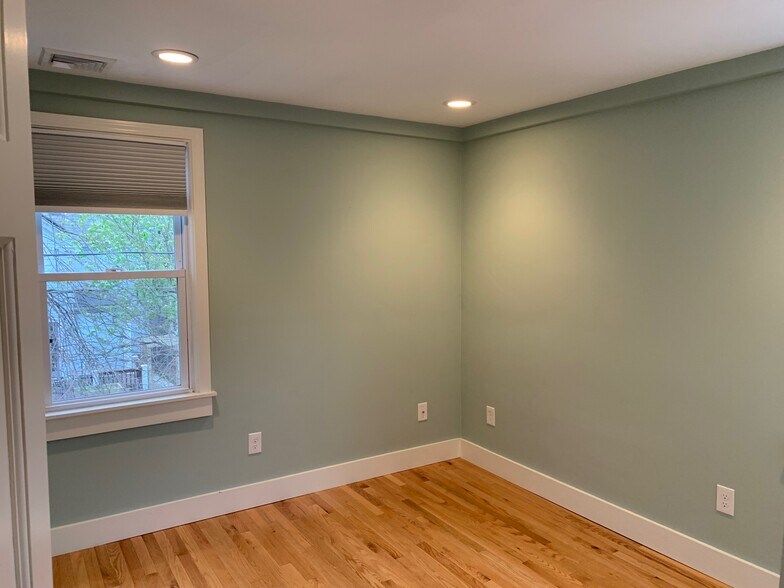 Building Photo - 33 Dennison St