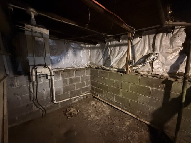 Building Photo - 1321 Army Post Rd