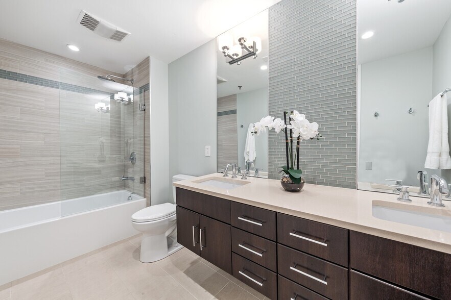 Building Photo - 680 N Lake Shore Dr