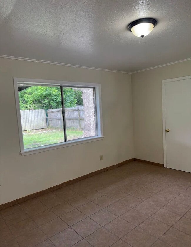 Building Photo - 214 Guidry Rd