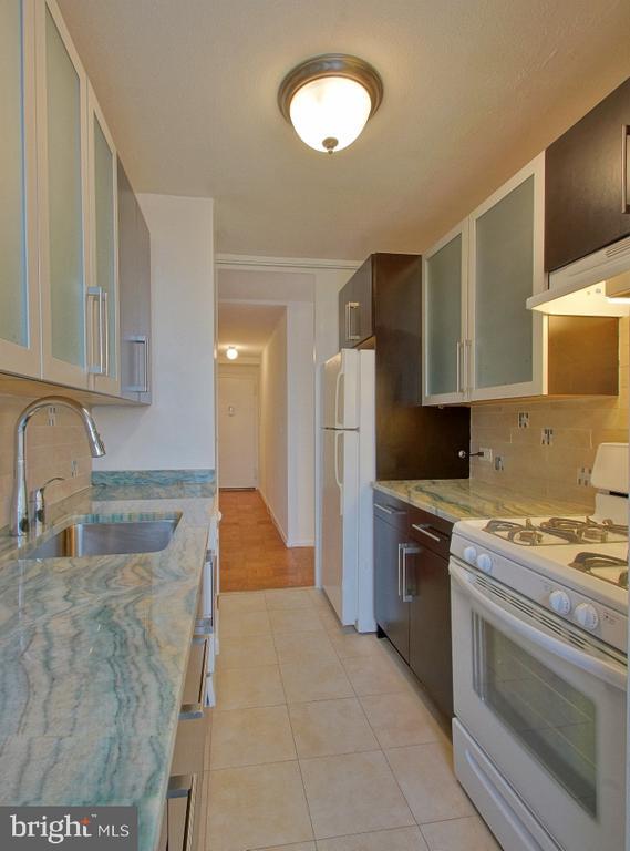 Building Photo - 200 Locust St