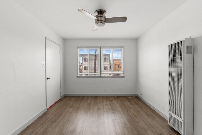 Interior Photo - 727 Olive Ave
