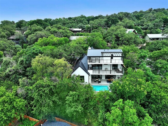 Building Photo - 2212 Trailside Dr