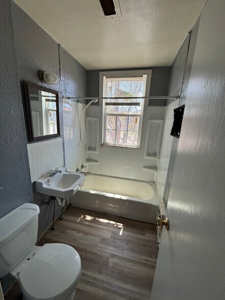 Building Photo - 509 Chris Ave