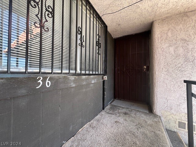 Building Photo - 1390 E Vegas Valley Dr