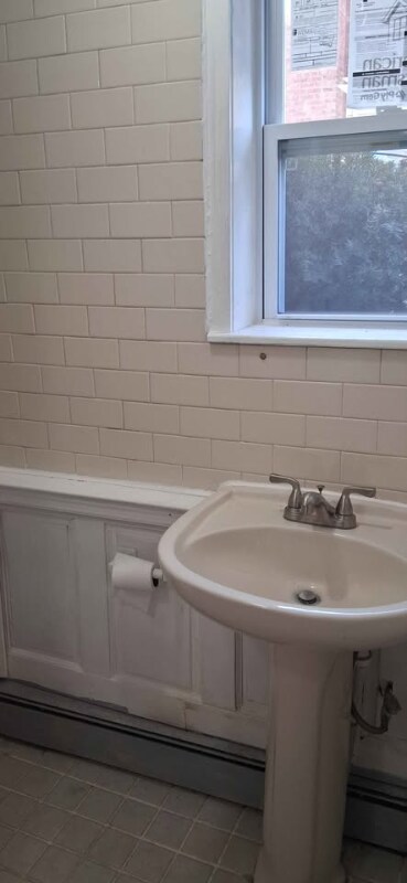 Building Photo - 204 Main St