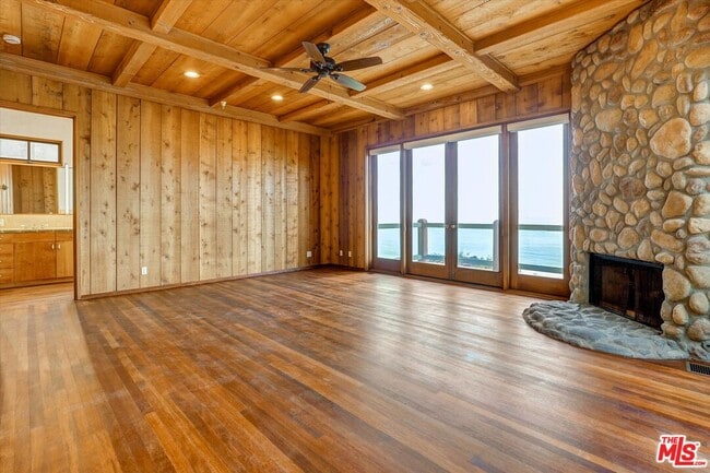 Building Photo - 3916 Rambla Orienta