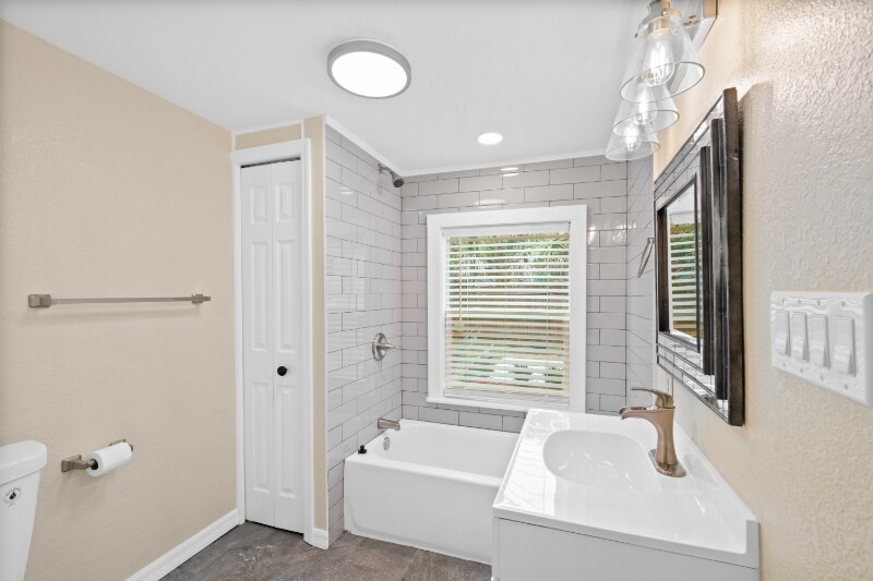 Building Photo - 245 S Rhodes St