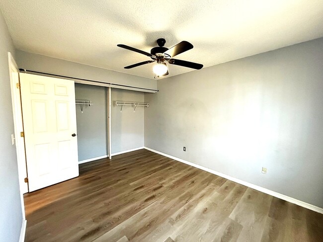 Building Photo - 5401 Pinetrail Way