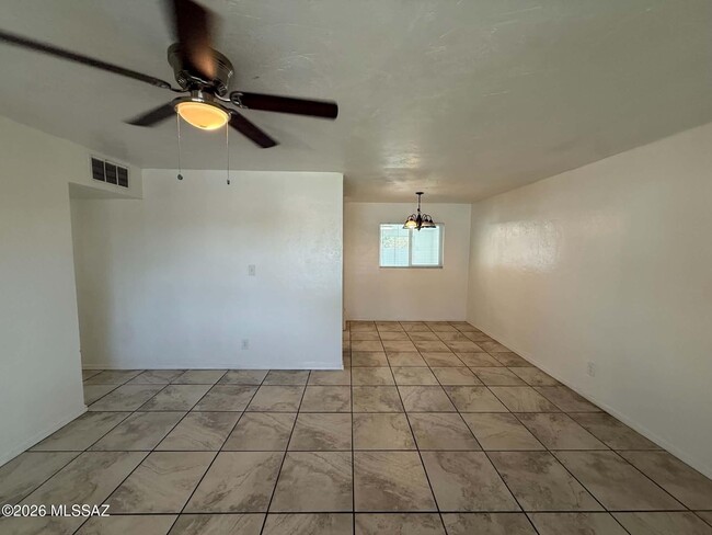 Building Photo - 4634 E Montecito St