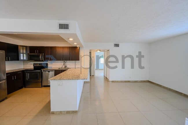 Building Photo - 1250 Miami Rd