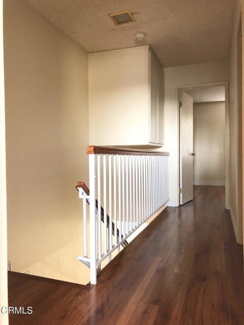 Building Photo - 259 S Ventura Rd