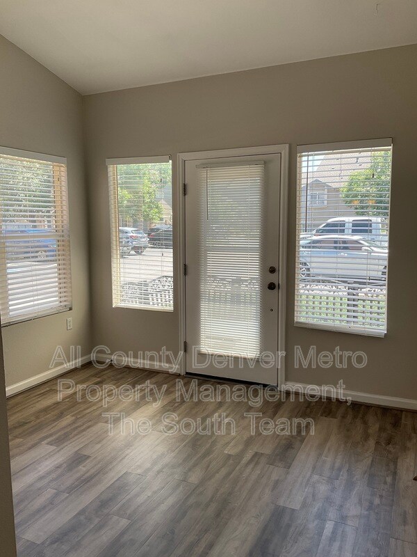 Building Photo - 3235 S Walden Ct