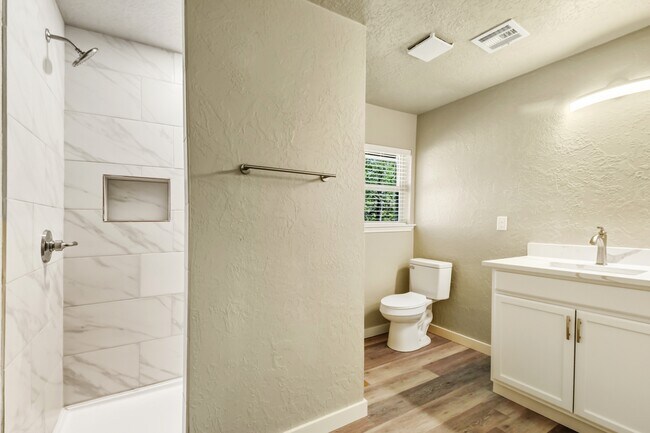 Building Photo - 243 Orchard St