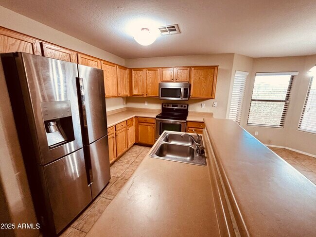 Building Photo - 29152 N Red Finch Dr
