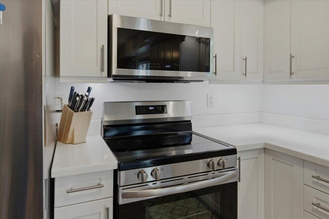 Building Photo - 899 Holborn Ct