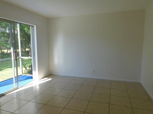 Building Photo - 640 SE 2nd Ave