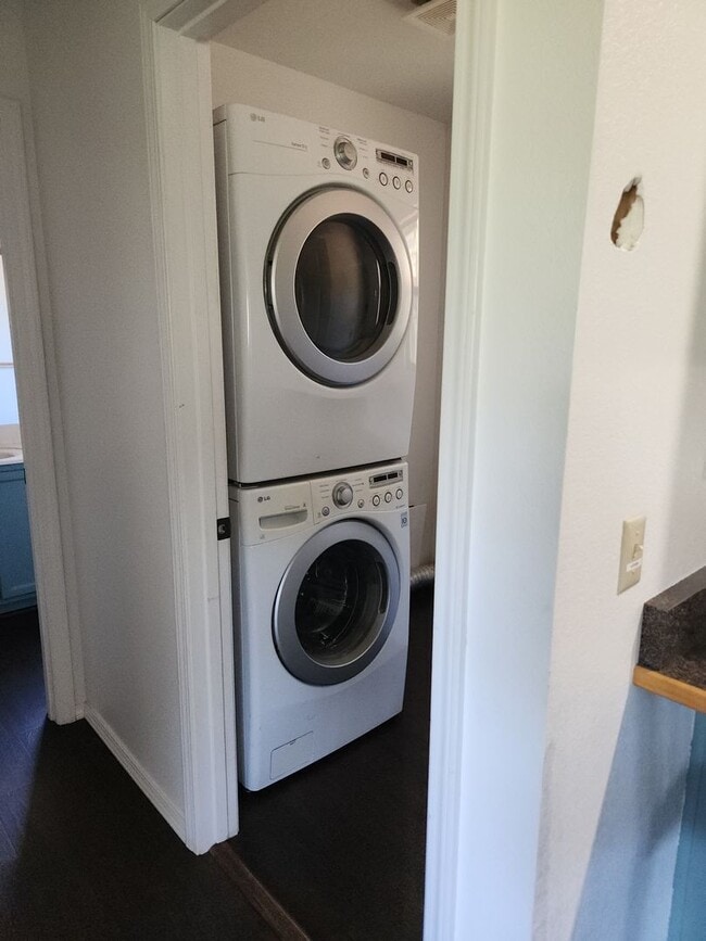 Building Photo - Live in The Pines ~ 2 Bed / 2 Bath for Lease