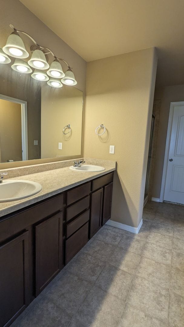 Building Photo - LARGE TWO STORY 3 BED/2.5 BATH W/3 CAR GAR...