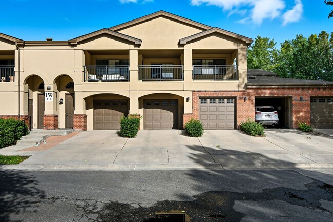 Building Photo - Charming & Updated Unit in Prime Denver Location