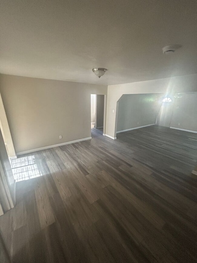Building Photo - Cozy Apartment in Arvin Awaits Your Arriva...