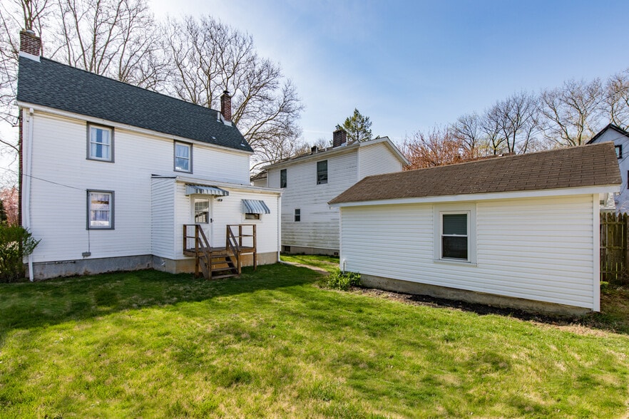 Building Photo - 1617 Cloverleaf St