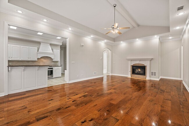 Building Photo - 66 Jeffrey Way