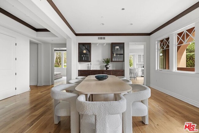Building Photo - 6241 Crescent Park W