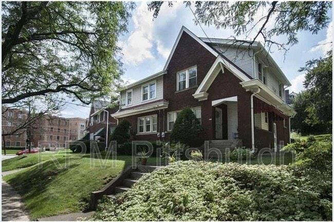Primary Photo - 105 N Meadowcroft Ave