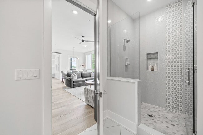 Building Photo - 119 Acklen Park Dr