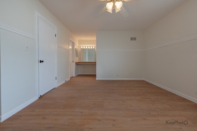 Building Photo - 102 N Waterford Dr