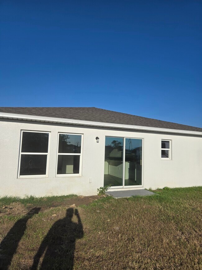 Building Photo - 9016 S Indio Cir