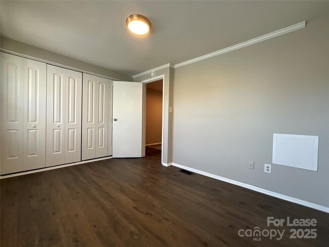 Building Photo - 7305 Pebblestone Dr