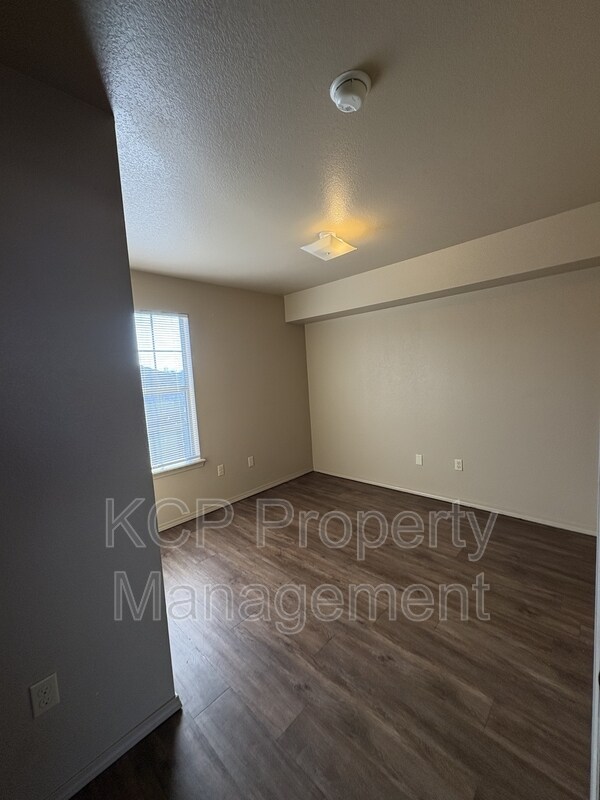 Building Photo - 6400 Massard Rd