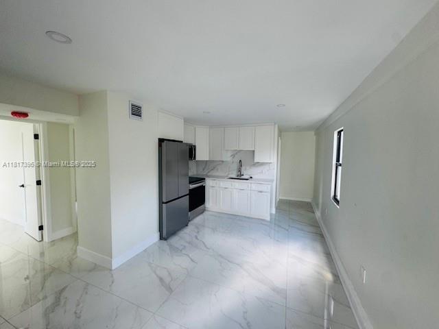 Building Photo - 905 SW 13th Ct