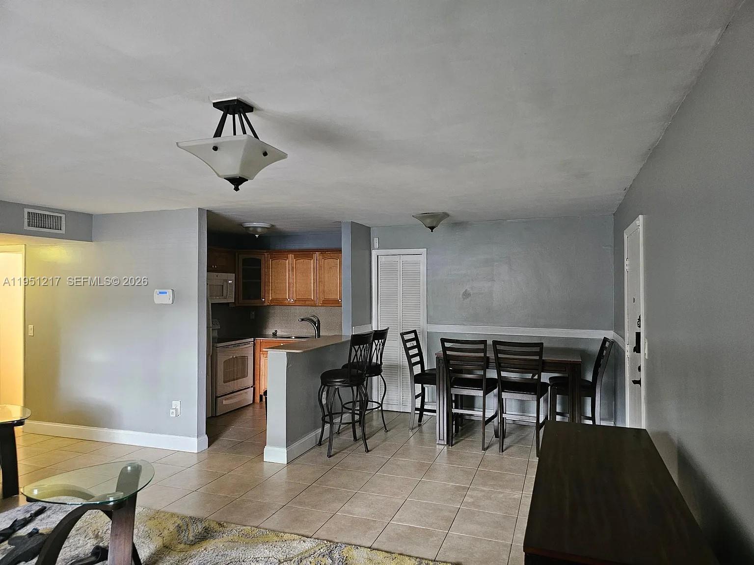 Building Photo - 1100 Salzedo St