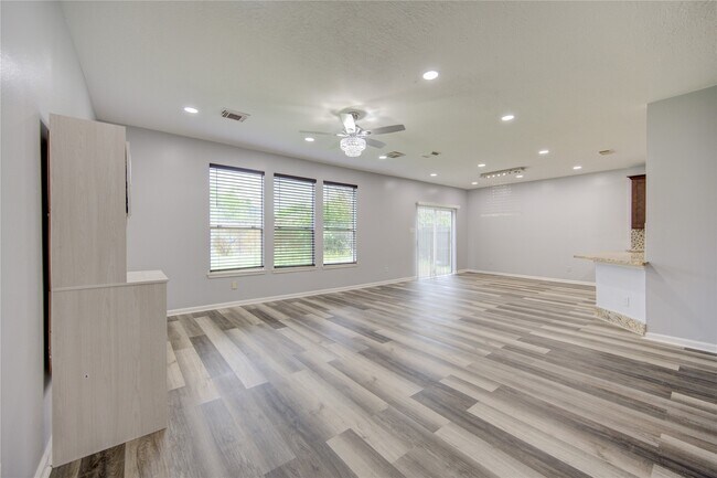 Building Photo - 9351 Royal Way