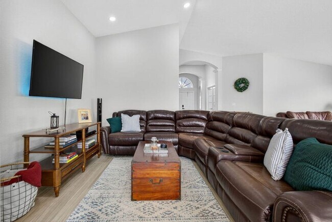 Building Photo - 15155 Newquay Ct