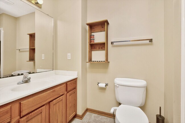 Building Photo - BEAUTIFUL 4-SEASONS ROOM!! 4 Bedroom, 3 Bathroom Home in Waukee!